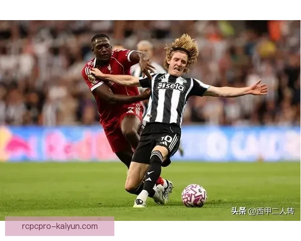 范戴克7500万镑转会后状态分析,球队防线竞争力增强 范戴克7500万镑转会后状态分析,球队防线竞争力增强